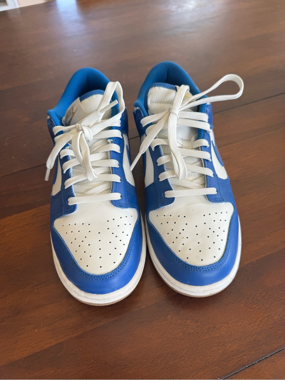 Nike Women's Blue and White Low-Top Sneakers